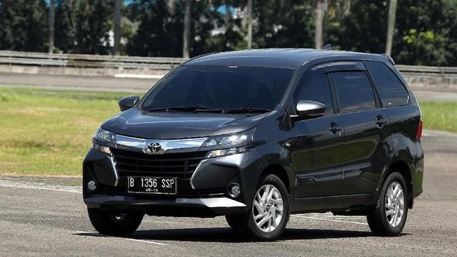 Mobil Bekas Tahun Muda Ini Nggak Sampai Rp100 Juta, Borong!