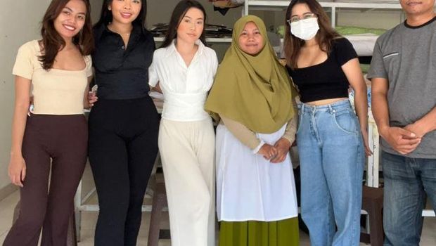 Co-Founder With Love The Brand Bersama Konsumen