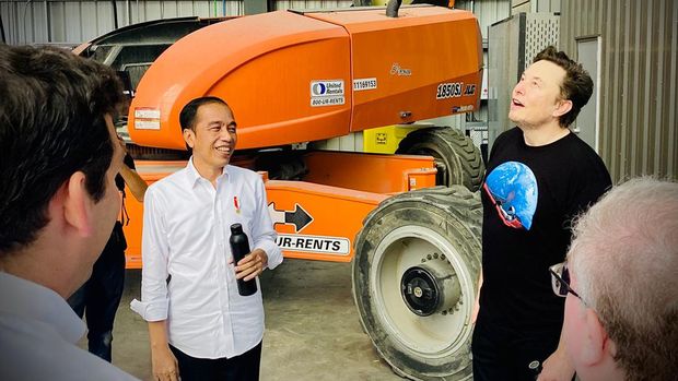 Presiden Joko Widodo melakukan kunjungan ke Space X di Boca Chica, Amerika Serikat, Sabtu, 14 Mei 2022. Presiden tiba di Space X sekitar pukul 10.30 waktu setempat disambut langsung oleh Elon Musk selaku founder Space X.(Foto: Biro Pers Sekretariat Presiden)