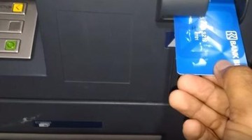 ‘Kiamat ATM’ Nyata, Gak Lagi Bisa Ambil Uang di Mesin ATM?