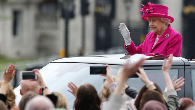 Canggih! Ratu Elizabeth II Diam-diam Punya Ponsel Anti-Hacker