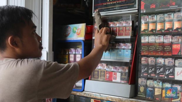 Kenapa Orang Miskin Pilih Beli Rokok Ketimbang Beras?