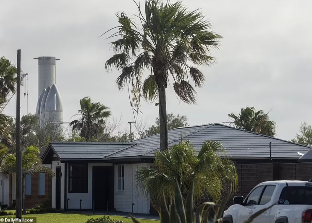 Penampakan Rumah Kontrakan Mungil yang Dihuni Elon Musk