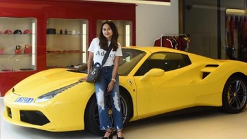 3 Cara Keren Hadapi Orang yang Suka Pamer Kekayaan