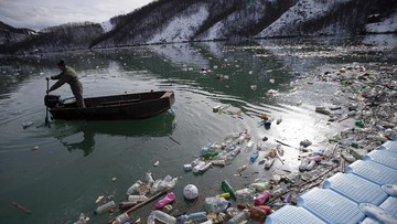 Gokil! iPhone Nyemplung ke Danau Seminggu Masih Hidup
