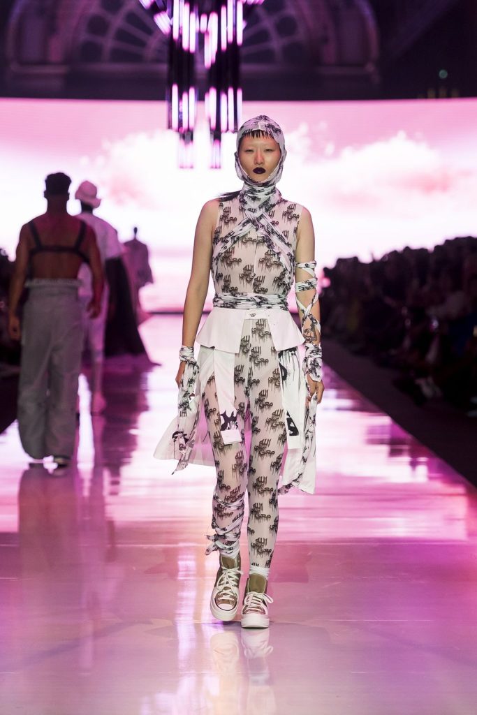 Heboh Lafaz Allah Muncul di Baju Seksi Fashion Show Australia