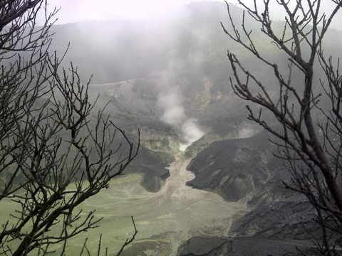 7 Rekomendasi Tempat Wisata Jawa Barat: Curug hingga Pantai