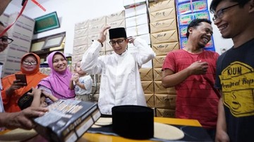 Dipakai Shalat hingga Jadi Outfit Pejabat