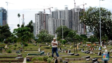 Eksklusif di RI! Ini Alasan Orang Melakukan Tradisi Nyekar