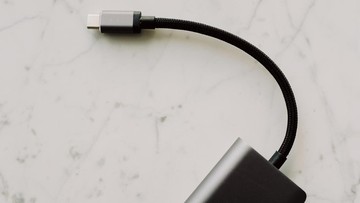 Jangan Asal Ngecas HP di Tempat Umum, Bahaya Juice Jacking