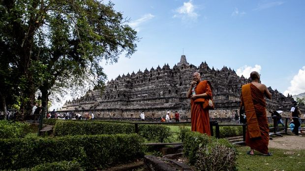 Alasan Biksu Buddha Jalan Ribuan Kilometer Jelang Hari Waisak