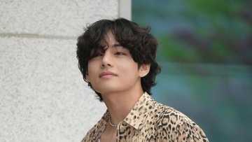 Bikin Tersentuh! V BTS Danai Perawatan Anjing Liar di Meksiko
