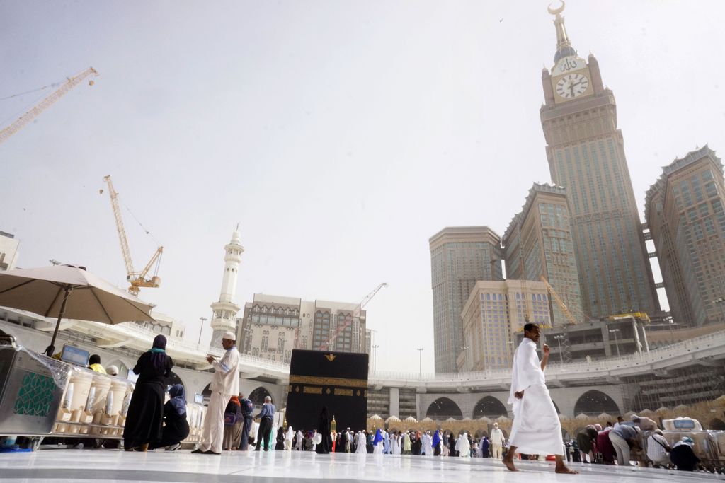 Pesawat Tak Boleh Melintas di atas Ka’bah, Mitos atau Fakta?