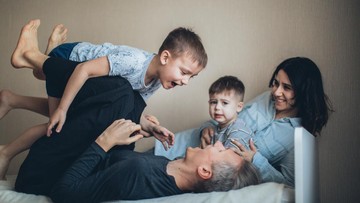 Tak Disangka, Begini Cara Unik Membesarkan Anak Agar Bahagia