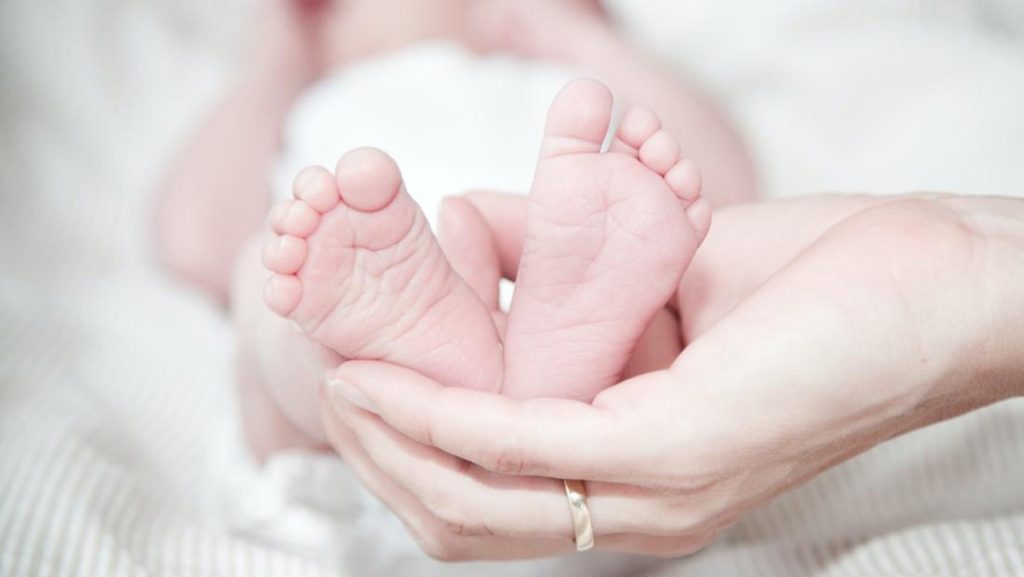 Viral Bayi Alami ‘Menstruasi’, Ini Penjelasan Dokter Anak