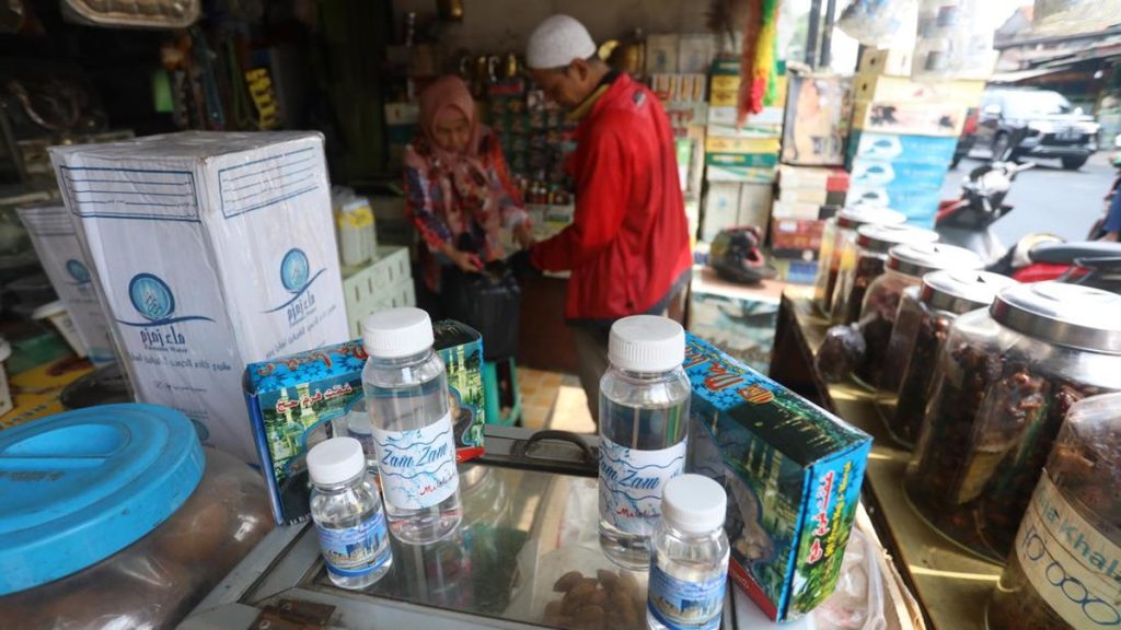 7 Manfaat Air Zam-zam, Benarkah Bisa Nurunin Berat Badan?