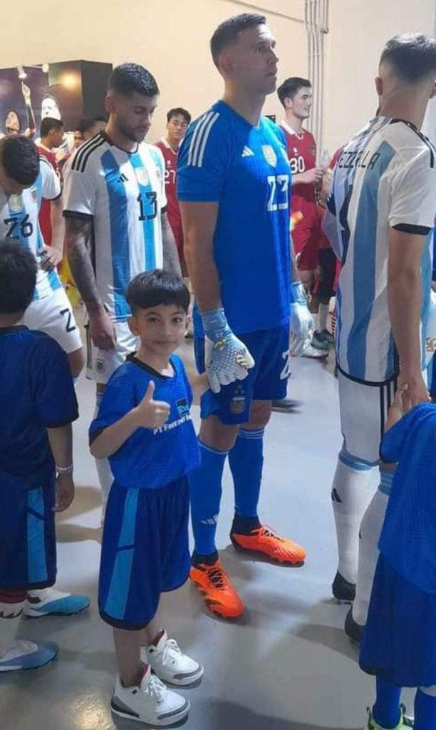 Jan Ethes, Cucu Jokowi Digandeng Kiper Argentina di GBK