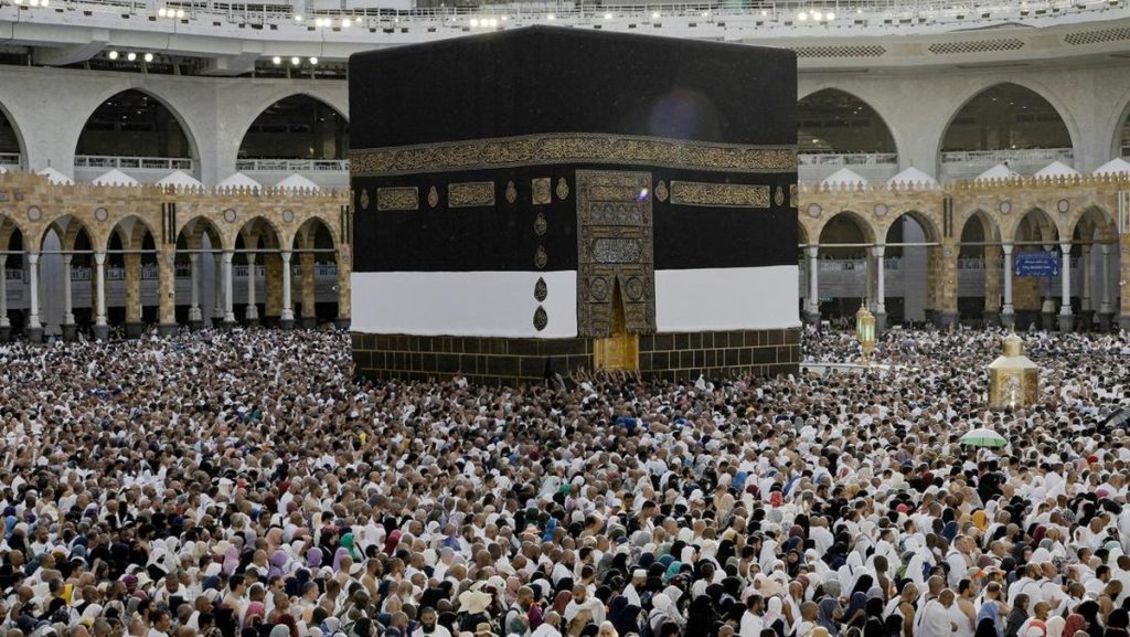 Kesal Diremehkan, Pemuda Minang Nekat Kabur ke Mekkah