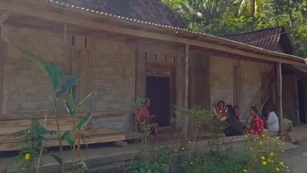Mbah Landep Gigih Agar Anak-anak Disabilitasnya Hidup Layak