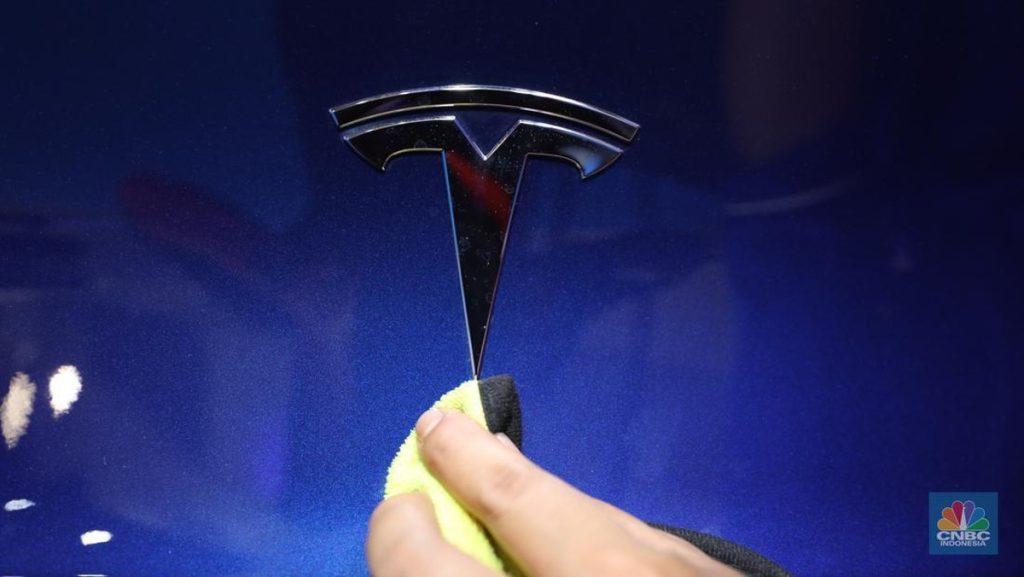 Meleng Dikit Jadi, Tesla Bikin 1 Mobil Cuma 45 Detik