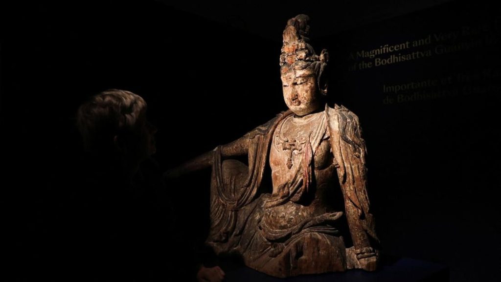Siap-siap, Patung Buddha China Langka Siap Dilelang Rp16,3 M