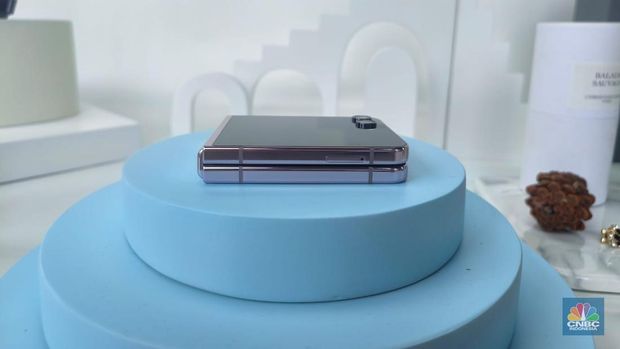 Samsung Galaxy Z Flip 5. (CNBC Indonesia/Tini Bohang)