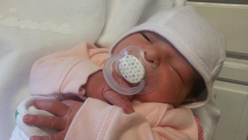 Bayi Minum Air Putih Boleh Nggak? Begini Penjelasan Kemenkes