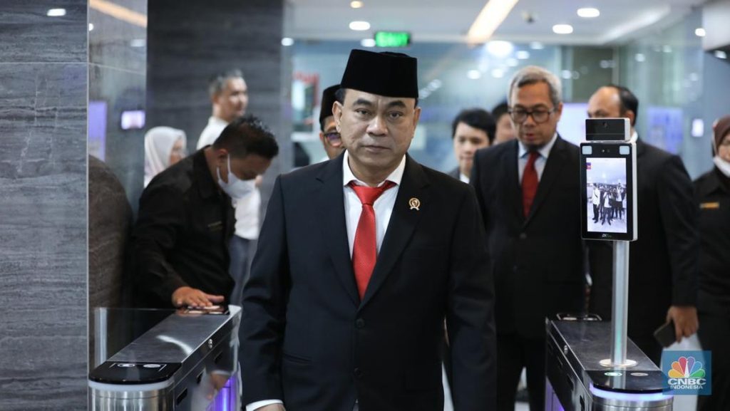 Budi Arie Ngaku Ditawari Judi Online, Modus Pakai Foto Cewek