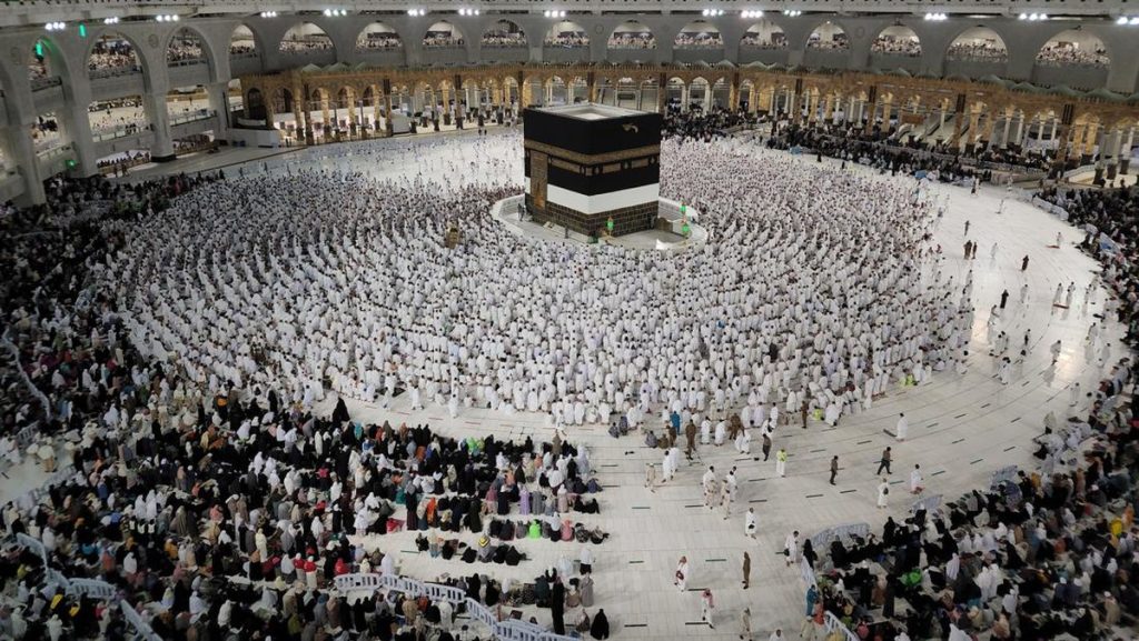Cek Arah Kiblat Benar, Ini Cara Cari Lokasi Kabah Pakai HP