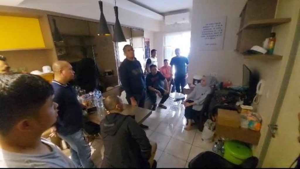 Kronologi Si Kembar Rihana-Rihani Penipu PO iPhone Ditangkap