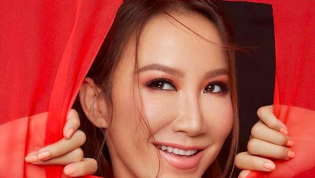 Penyanyi Hong Kong Coco Lee Meninggal Usai Mencoba Bunuh Diri