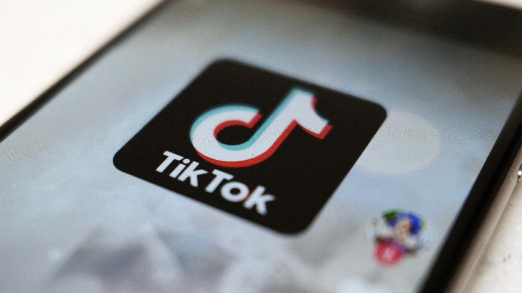 UMKM Terancam, TikTok Jual Baju Impor China Merek Sendiri