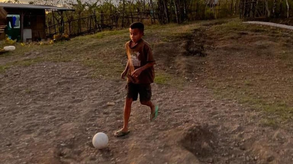 Bantu Anak-anak Pelosok NTT Jemput Mimpi Jadi Pemain Bola RI