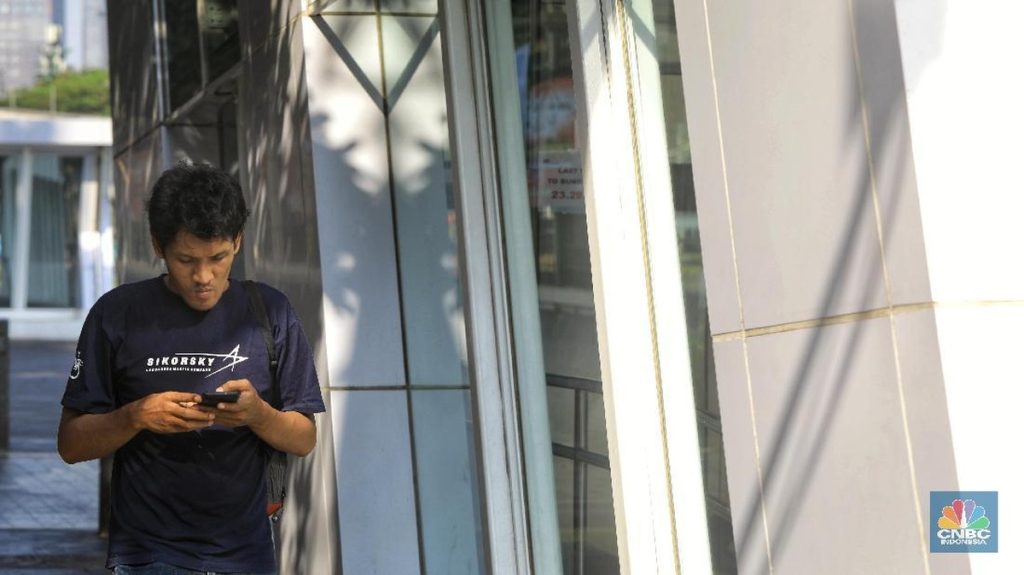 Benarkah Radiasi Gadget Picu Kanker Kulit? Ini Kata Dokter