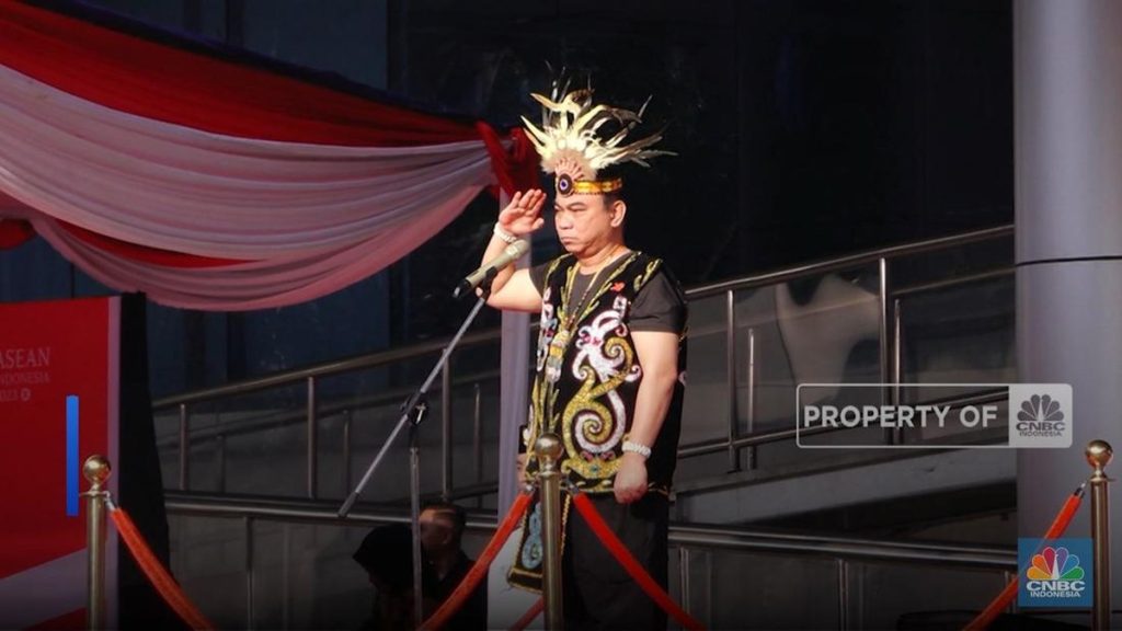 Pamer Baju Depan Jokowi, Menkominfo Budi Siap Pindah ke IKN