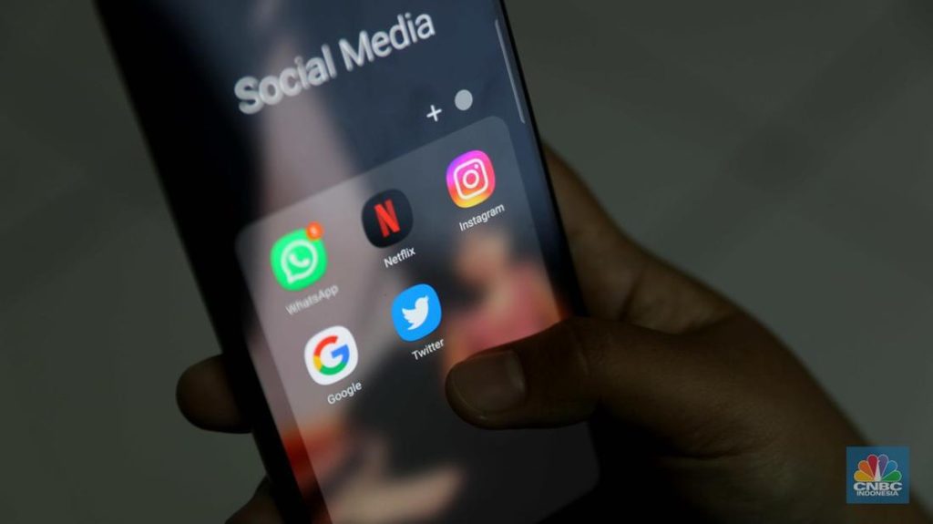 Penipu WhatsApp Kuras Rekening, Kominfo Ungkap Modusnya