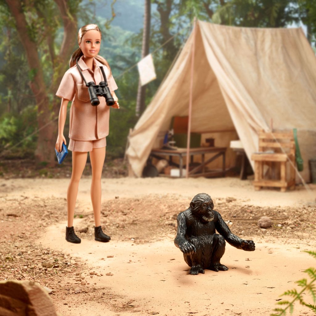 Pria Ini Mengaku Sering Diejek karena Koleksi 12.000 Barbie