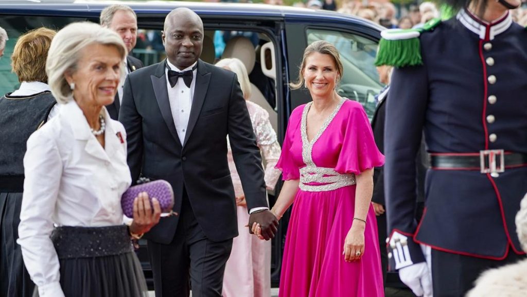 Putri Norwegia Rela Tinggalkan Tugas Istana Demi Nikahi Dukun