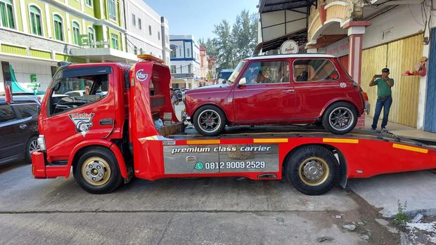 Tim Penyidik telah melakukan penyitaan 3 unit kendaraan mewah yang diduga milik Tersangka AP yang diduga sengaja disembunyikan yang berada di Ruko Green Land, Kecamatan Batam Centre, Kota Batam, Kepulauan Riau.  Dok KPK