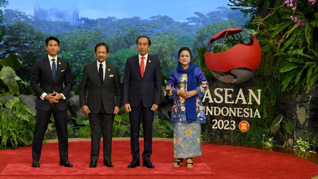 Bikin Salah Fokus, Potret Pangeran Brunei di KTT ASEAN 2023