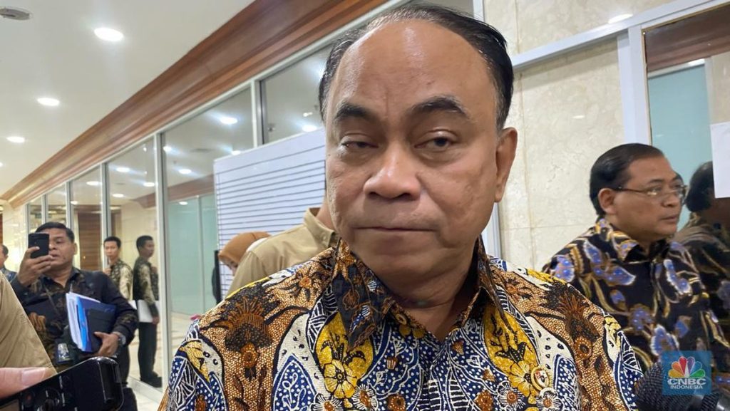 Bupati Lapor Susah Sinyal, Menkominfo Puji Habis-habisan
