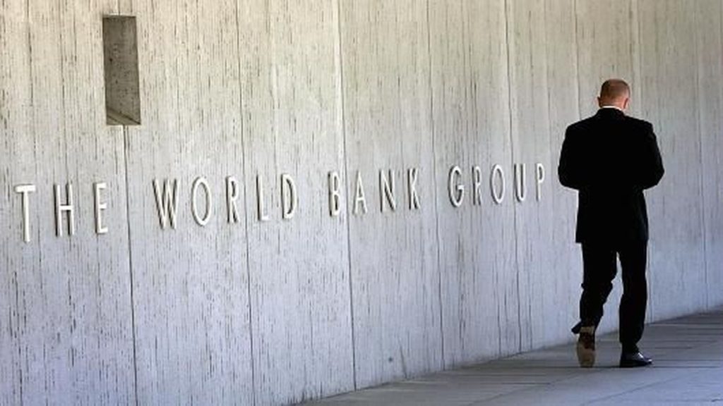 Riset Bank Dunia Sebut Ojol Cs Susah Bayar Utang