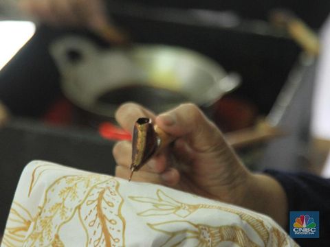 -Di Kota tangerang ada pemukiman padat penduduk di kelurahan Larangan Selatan yang mendeklarasikan diri menjadi Kampung batik Kembang Mayang. Nantinya corak batik Kembang Mayang akan dipatenkan agar menjadi ciri khas Kota Tangerang. Pembentukan Kampung batik kembang mayang berangkat dari inisiatif warga Jalan Mayang RT 02 RW XI Larangan Selatan, Kota Tangerang pada pertengahan tahun 2017. 
