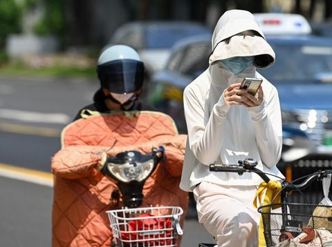 Warga China Was-Was, Salah Pakai Baju Bisa Dipenjara