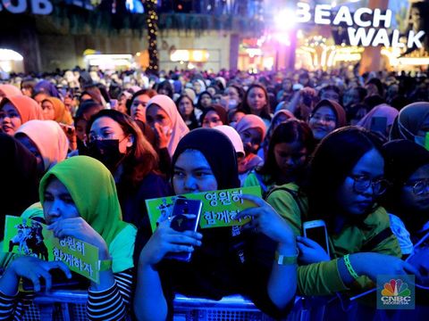Fans NCT Dream di  HUT ke-18 Transmedia di Trans Studio Cibubur (CNBC Indonesia/Andrean Kristianto)