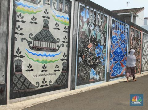 -Di Kota tangerang ada pemukiman padat penduduk di kelurahan Larangan Selatan yang mendeklarasikan diri menjadi Kampung batik Kembang Mayang. Nantinya corak batik Kembang Mayang akan dipatenkan agar menjadi ciri khas Kota Tangerang. Pembentukan Kampung batik kembang mayang berangkat dari inisiatif warga Jalan Mayang RT 02 RW XI Larangan Selatan, Kota Tangerang pada pertengahan tahun 2017. 