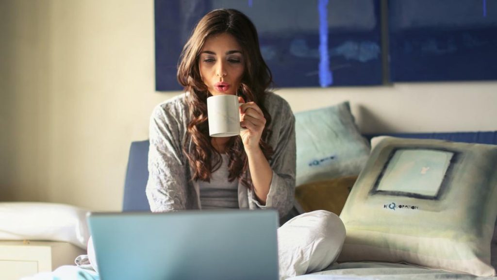 3 Rutinitas Pagi yang Bisa Bikin Bahagia & Produktif Seharian