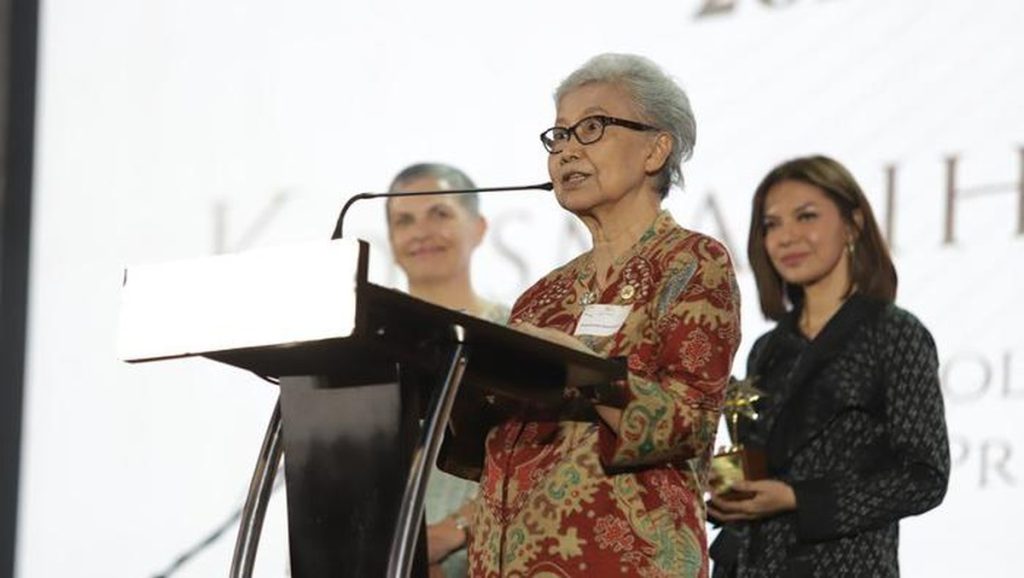 Perjuangan Pemimpin Pertama Telkomsel Turunkan Harga HP di RI
