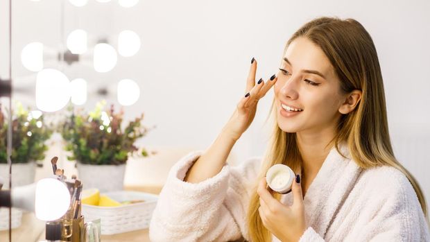 Satu Produk Kecantikan yang Tak Perlu Beli Mahal Menurut Ahli