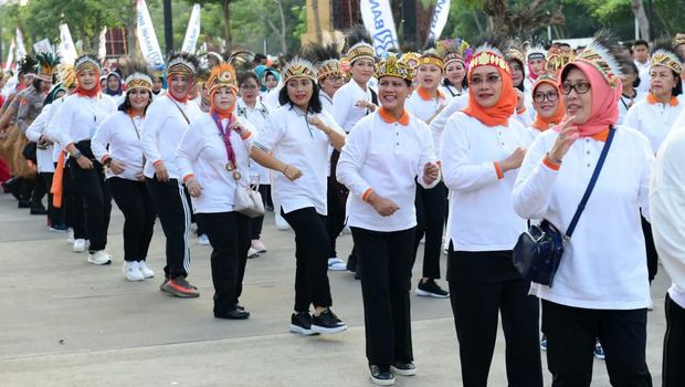 Begini Gaya Iriana Jokowi Jalan Sehat Peringati Hari Ibu di GBK. /Muchlis Jr - Biro Pers Sekretariat Presiden
